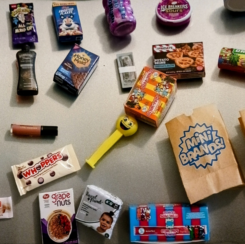 ONE, (RANDOMLY SELECTED) HAND-MADE, MINI-BRAND, REFRIGERATOR, MAGNET - Picture 8 of 10